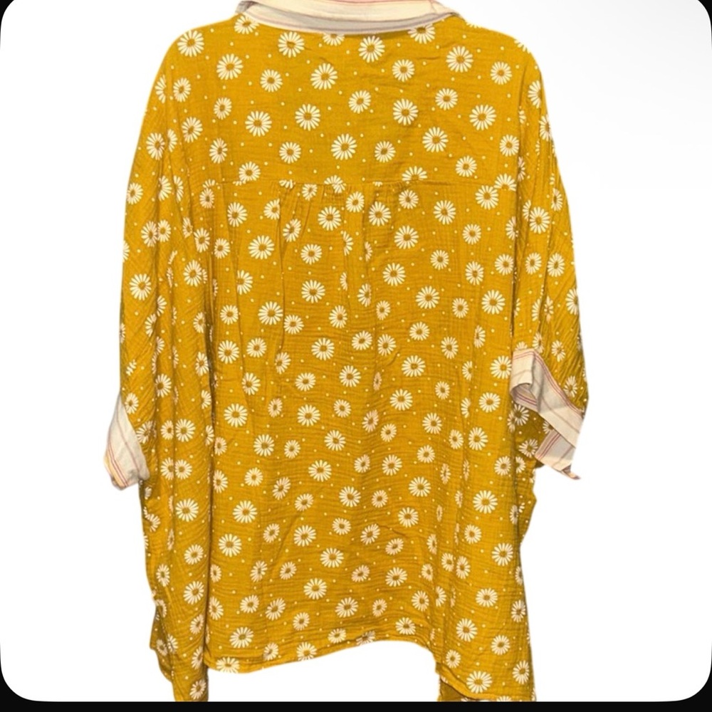 Easel Yellow Floral Oversized Button-Up Shirt - Picture 4 of 4